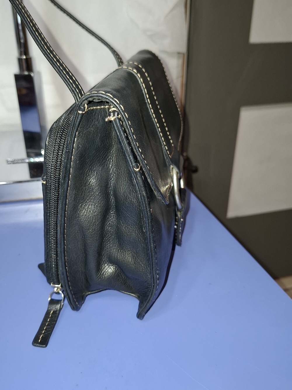 Vintage Fossil Black Leather Crossbody with Ring Detail- EUC - Picture 9 of 10